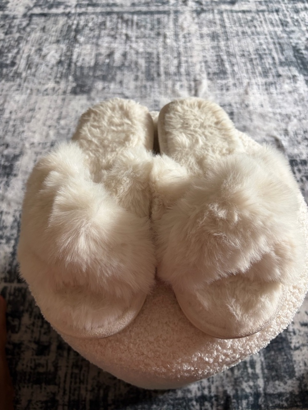 Cozy Faux Fur Slide Slippers in Cream